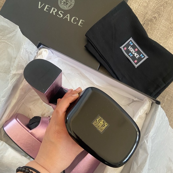BNIB Versace Limited Edition Dua Lipa Metallic Pink Sandals, Full Set, EU 41 - Picture 4 of 5
